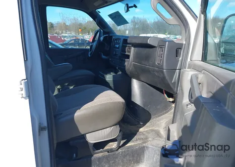 2017 GMC Savana 2500 Work Van z USA, uszkodzony, nr VIN 1GTW7AFF7H1338797